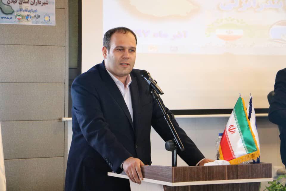 شهردار لاهیجان خواستار توجه به وضعیت نیروهای شرکتی آتش نشانی ها شد